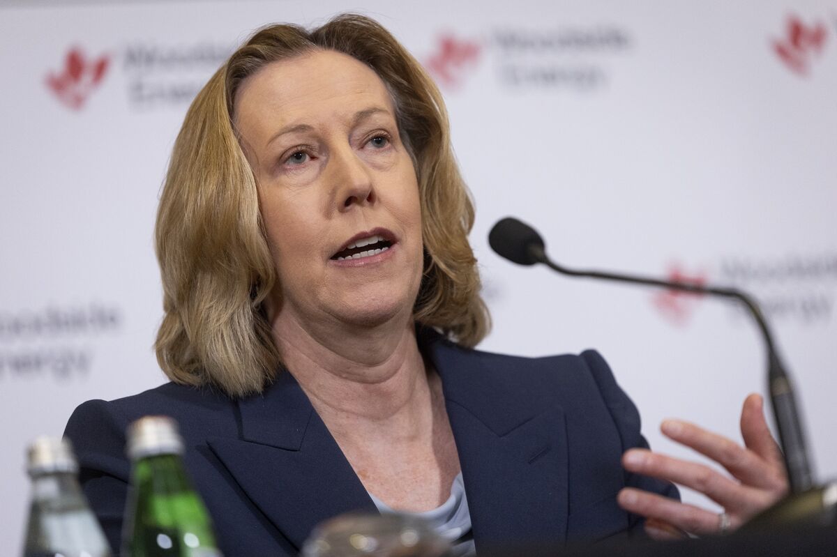 Woodside Energy CEO Downplays LNG Risk From Russia-China Pipeline Deal