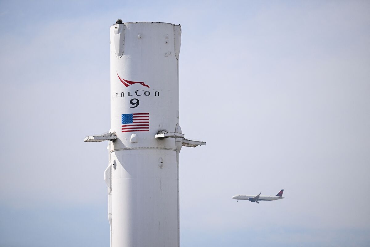 SpaceX Shares Stabilize, But Now Its Bonds Are Weakening