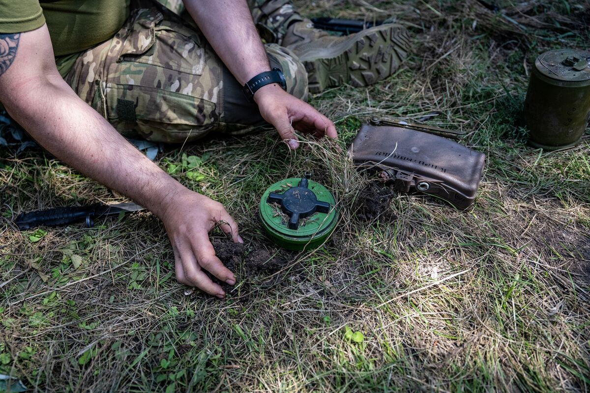 
                            US Will Provide Land Mines to Ukraine After Approval on Missiles