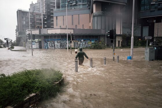 Mangkhut Moves Into China As Hong Kong Lowers Warnings