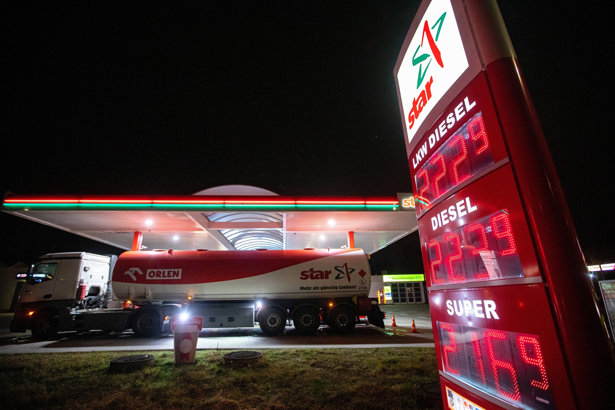 Europe Energy Germany Warns Fuel Stations It s Watching Out For Price 