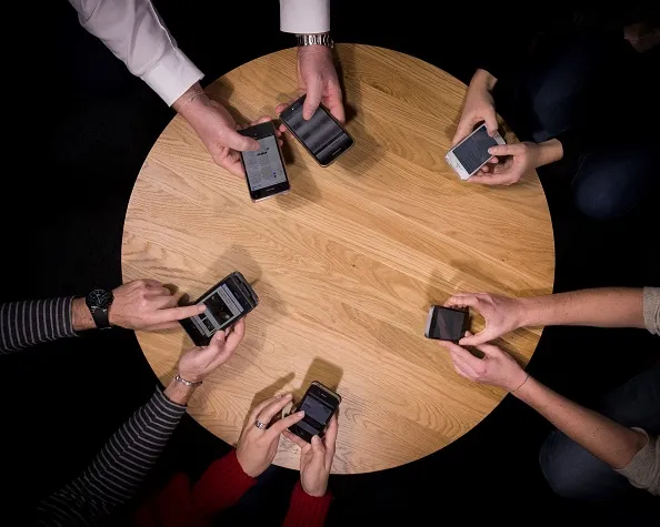 Bad economic news is spreading faster than ever in the cellular era.&nbsp;