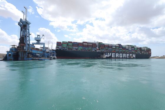 Dislodging the Suez Canal Ship Said to Need at Least a Week