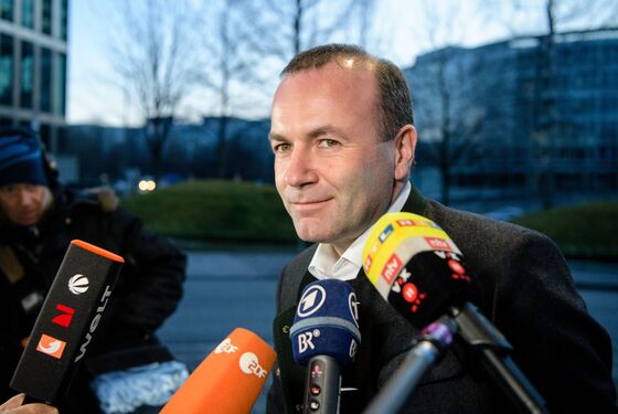 Merkel Backs CSU’s Weber in Race for Top EU Job, Sources Say
