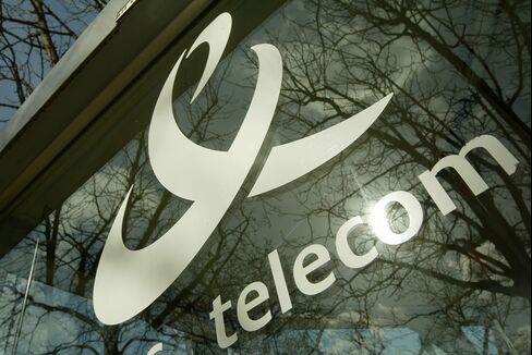 France Telecom Revenue Slides on Wireless Price Slump
