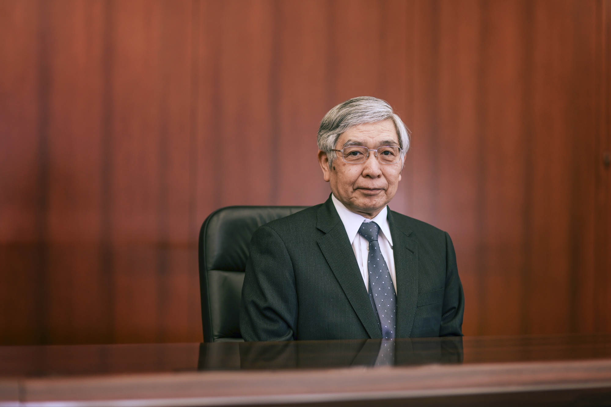 黒田日銀総裁の在任が歴代最長へ、金融政策は理想から現実主義に - Bloomberg