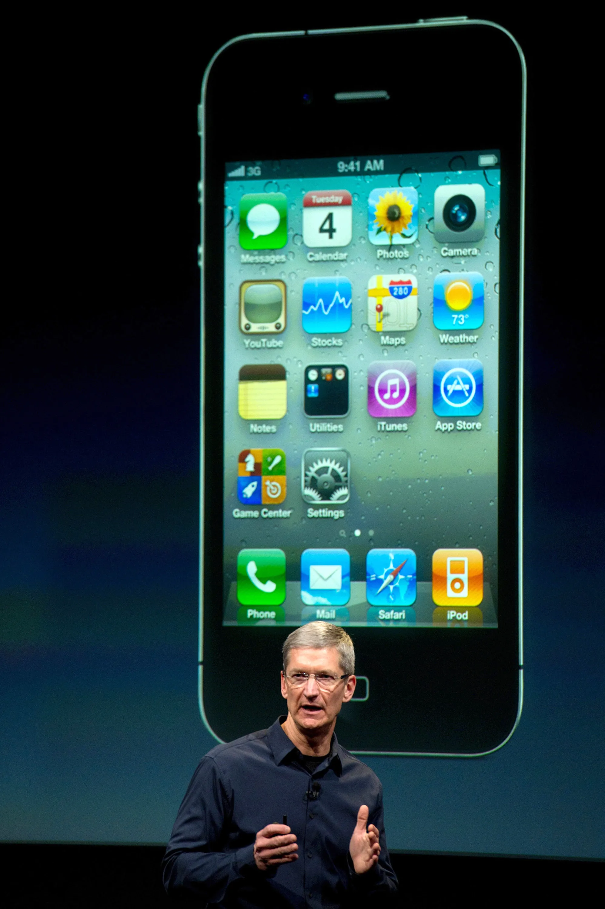 Tim Cook, chief executive officer of Apple Inc., speaks during an event at the company's headquarters in Cupertino, California, on Oct. 4, 2011. Photographer: David Paul Morris/Bloomberg