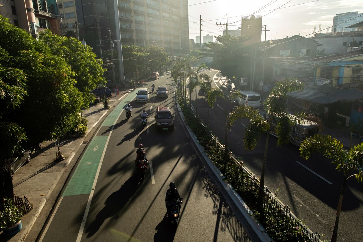 Oil Shock Drives Philippine Underemployment Rate to Near Three-Year High