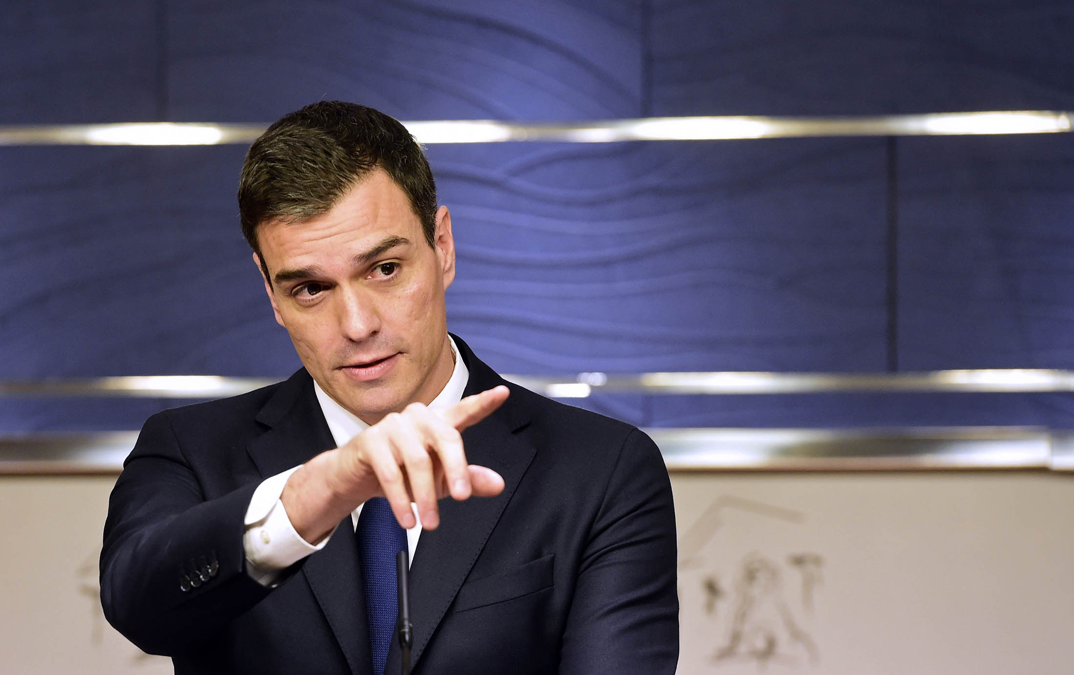 Leader of the Spanish Socialist Party (PSOE), Pedro Sanchez gestures during a press conference at the Spanish Parliament, following his meeting with Spain's King on January, 22, 2016. The leader of the Spanish Socialist Party today thanked the leader of the radical left party Podemos, their willingness to form a government with him, saying that first of all they should agree on a political program. AFP PHOTO / JAVIER SORIANO / AFP / JAVIER SORIANO (Photo credit should read JAVIER SORIANO/AFP/Getty Images)
