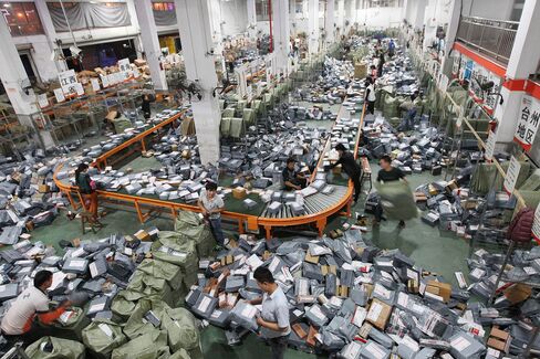 Couriers sort express packages at assembly line in Wenzhou on Nov. 12, 2014. Online shopping websites offered massive discounts on Singles' Day every year on Nov. 11.