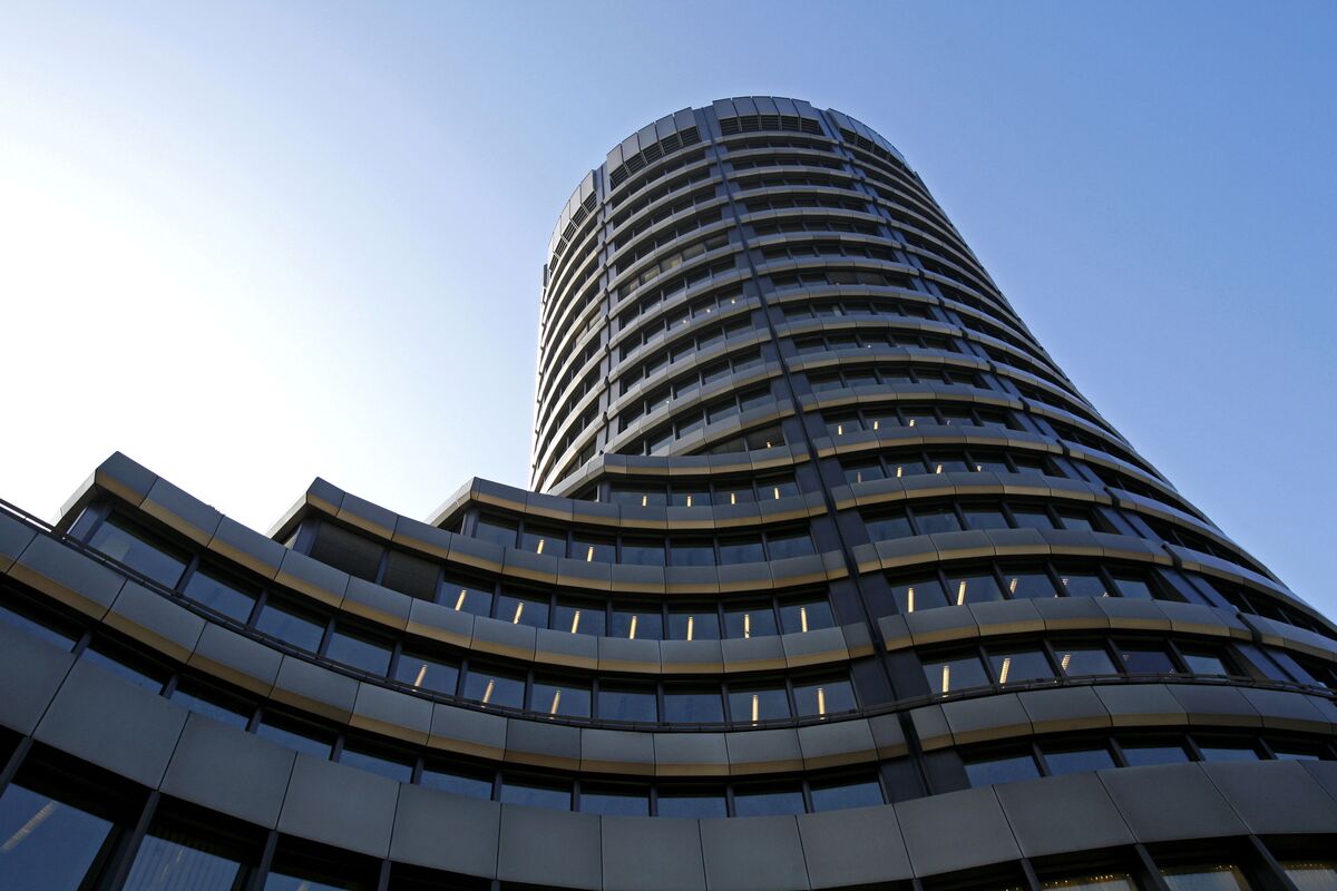 Global Finance Leaders Urge Rethink of Crypto Banking Rules: Are They Too Restrictive?