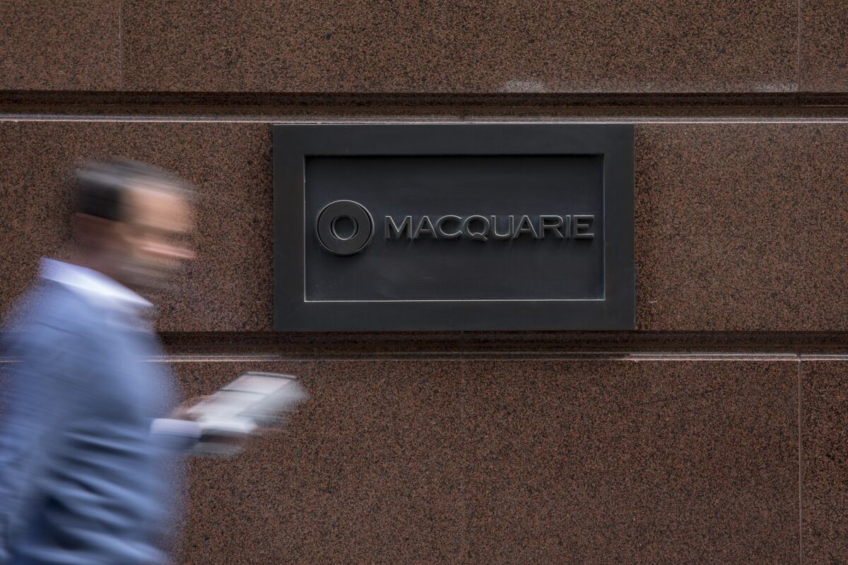 Macquarie Dips After Profit Misses Estimates on Weak Markets