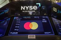 Traders At The New York Stock Exchange As Stocks Trim Declines With Oil Traders On Edge