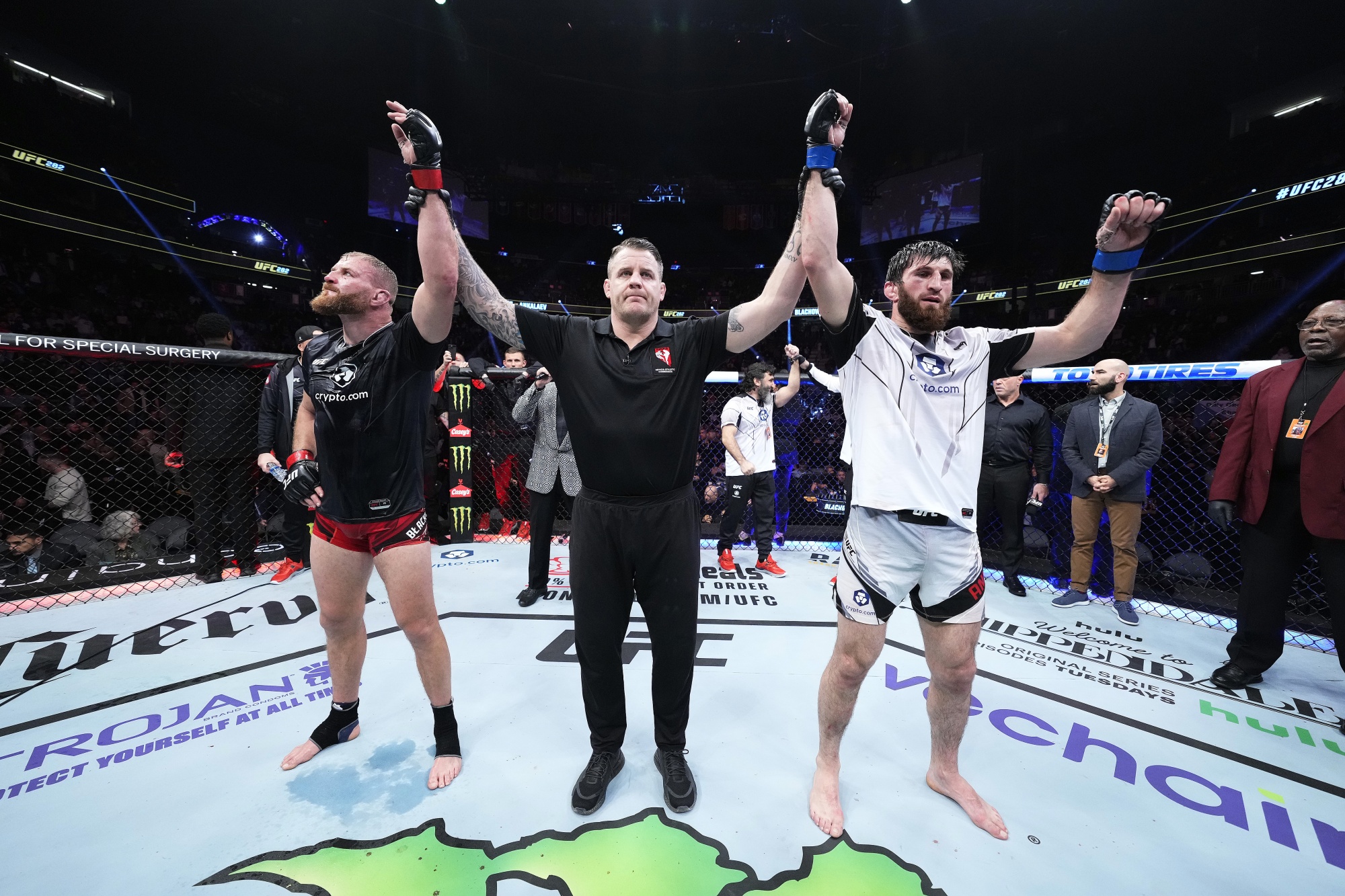 Light Heavyweight Title Remains Vacant After Draw in UFC 282