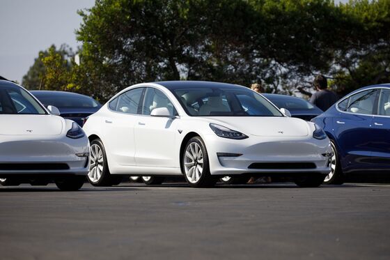 Tesla-Hertz Blockbuster Deal Paves Way to Take EVs Mainstream