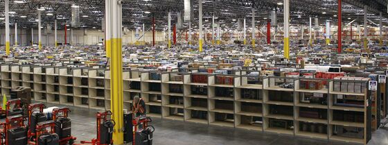 Amazon Work Rules Govern Tweets, Body Odor of Contract Drivers