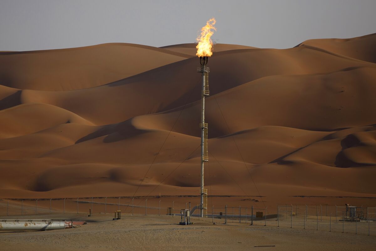 Saudi Arabia Cuts Oil Exports as Kingdom Implements OPEC+ Deal - Bloomberg