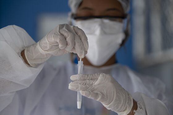 Brazil Faces Virus Onslaught as Influenza Spreads With Omicron