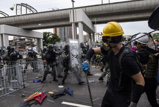 Hong Kong Police Fire Tear Gas at Protesters in Residential Area