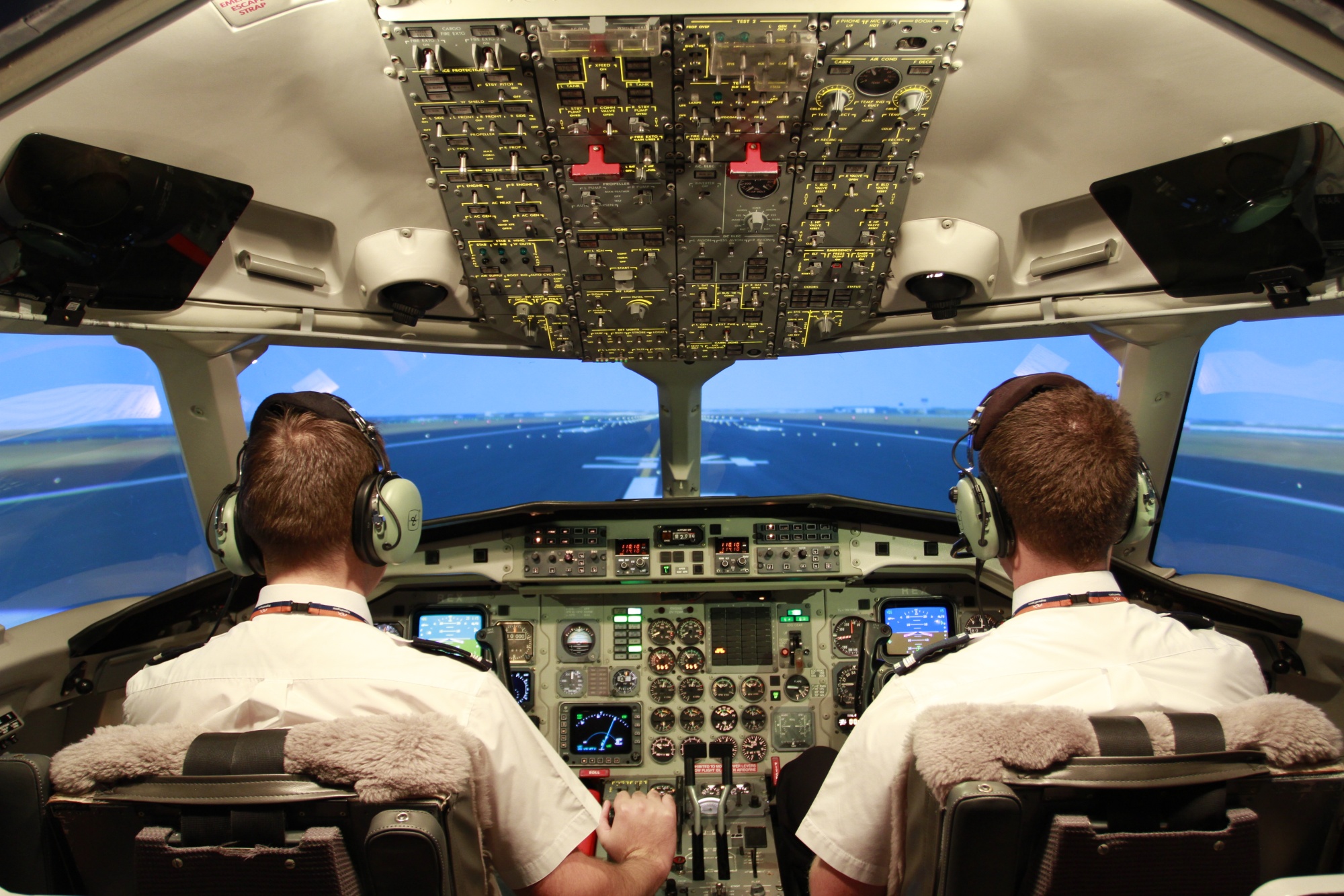 Epic Flight School: Top Training to Become an Airline Pilot Fast!