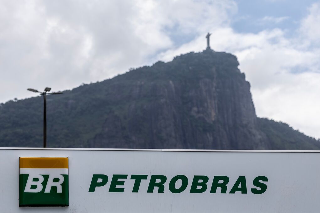 Petrobras (PETR4 BZ) Curbs Shareholder Payouts After Dividend Blowback ...