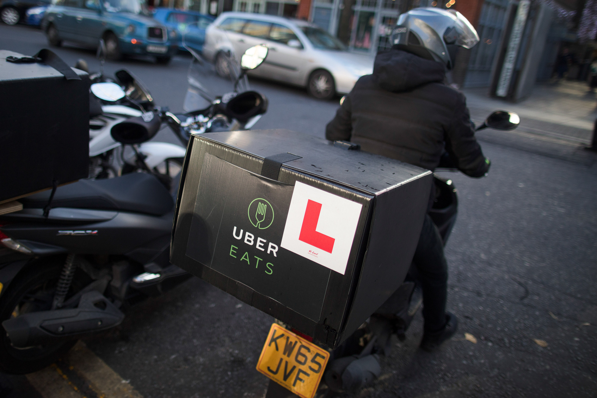 What Does Uber Eats Love More: Restaurants or Investors? - Bloomberg