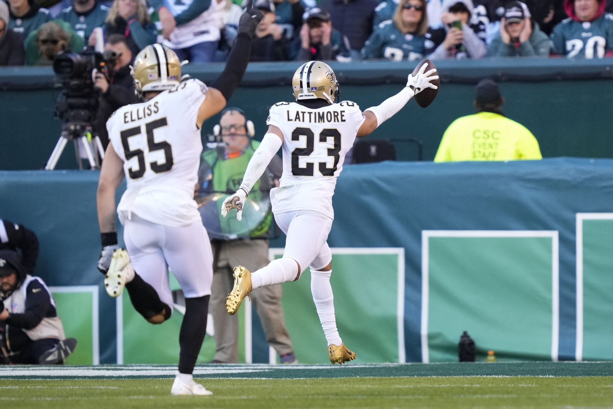 Download New Orleans Saints Marshon Lattimore Pointing Up