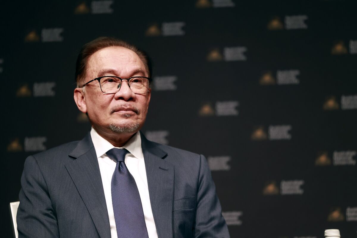 🟪"Malesia e Stati Uniti: Anwar Ibrahim annuncia apertura al dialogo sulle tariffe in un contesto di rivalità con la Cina"