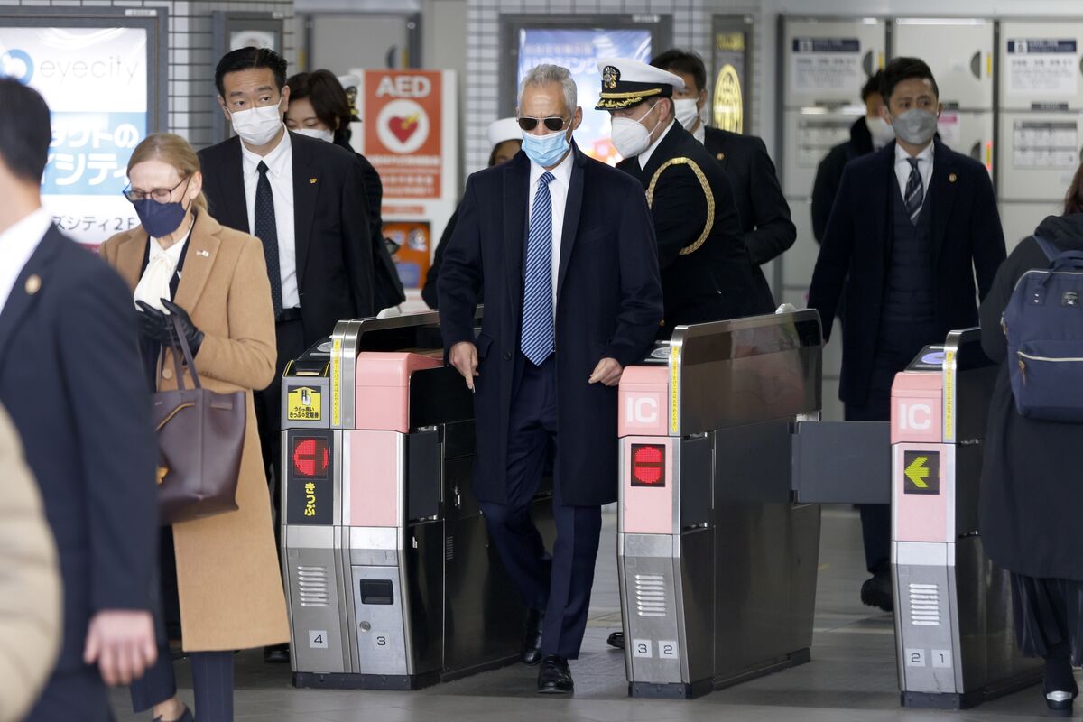 Rahm Emanuel Can't Stop Talking About Japanese Trains Bloomberg