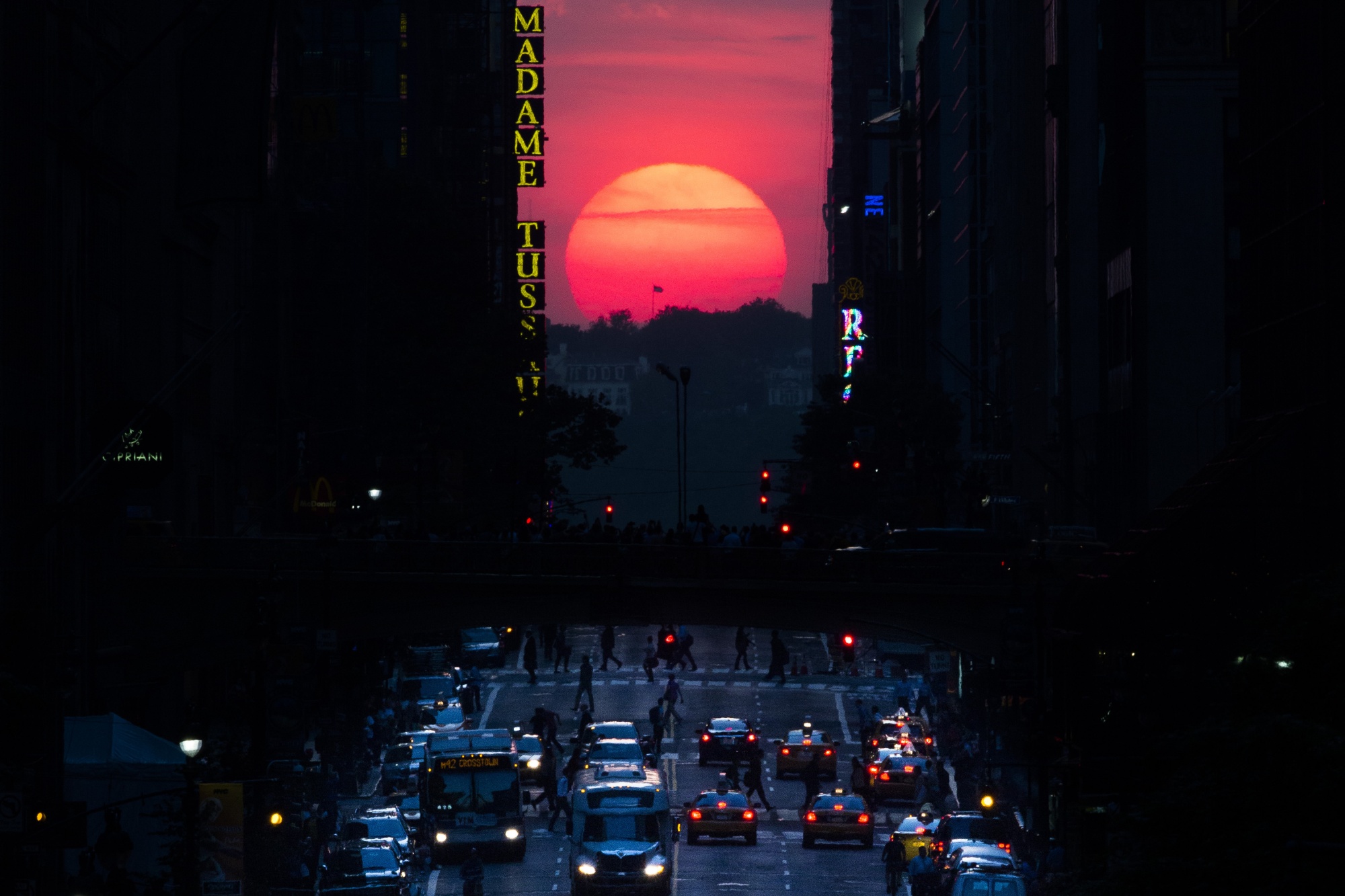 What Is Manhattanhenge? Where Can You See It? - Bloomberg