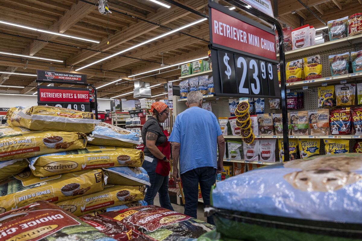Tractor Supply Cuts Outlook as Shoppers Continue Pullback