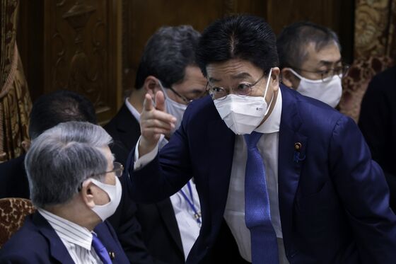 Japan to Ease Off Its Covid Curbs With Care, Top Spokesman Says