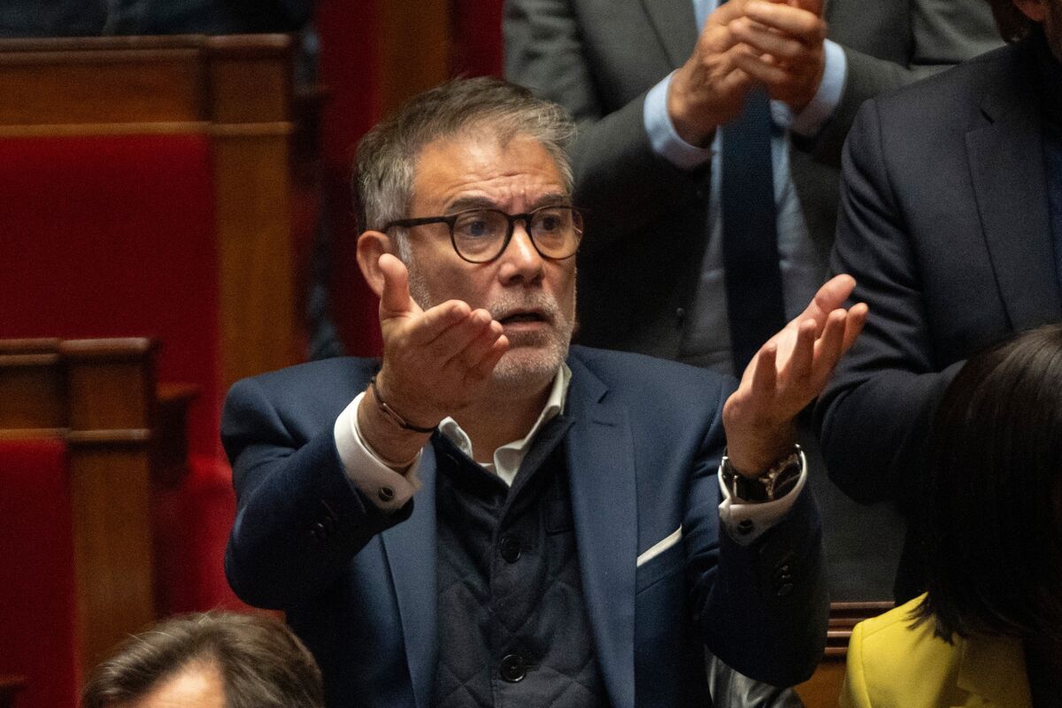 French Socialists Prep for Budget Clash Ahead of Key Election
