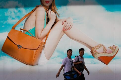 Consumer Boom Fuels Philippines as Neighbors Hit by Export Pain