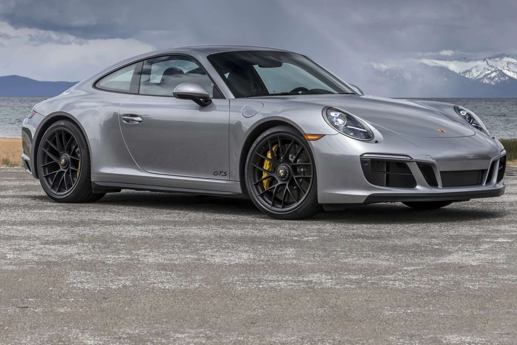 Porsche 911 GTS Review: The Purest Porsche Experience You Can Buy -  Bloomberg