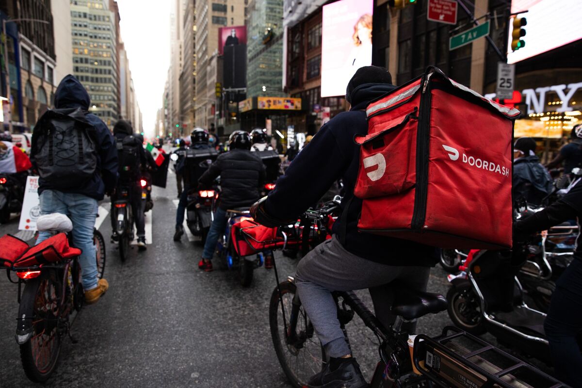 NYC Pitches Almost 24 Minimum Wage for UberEats, DoorDash Workers by