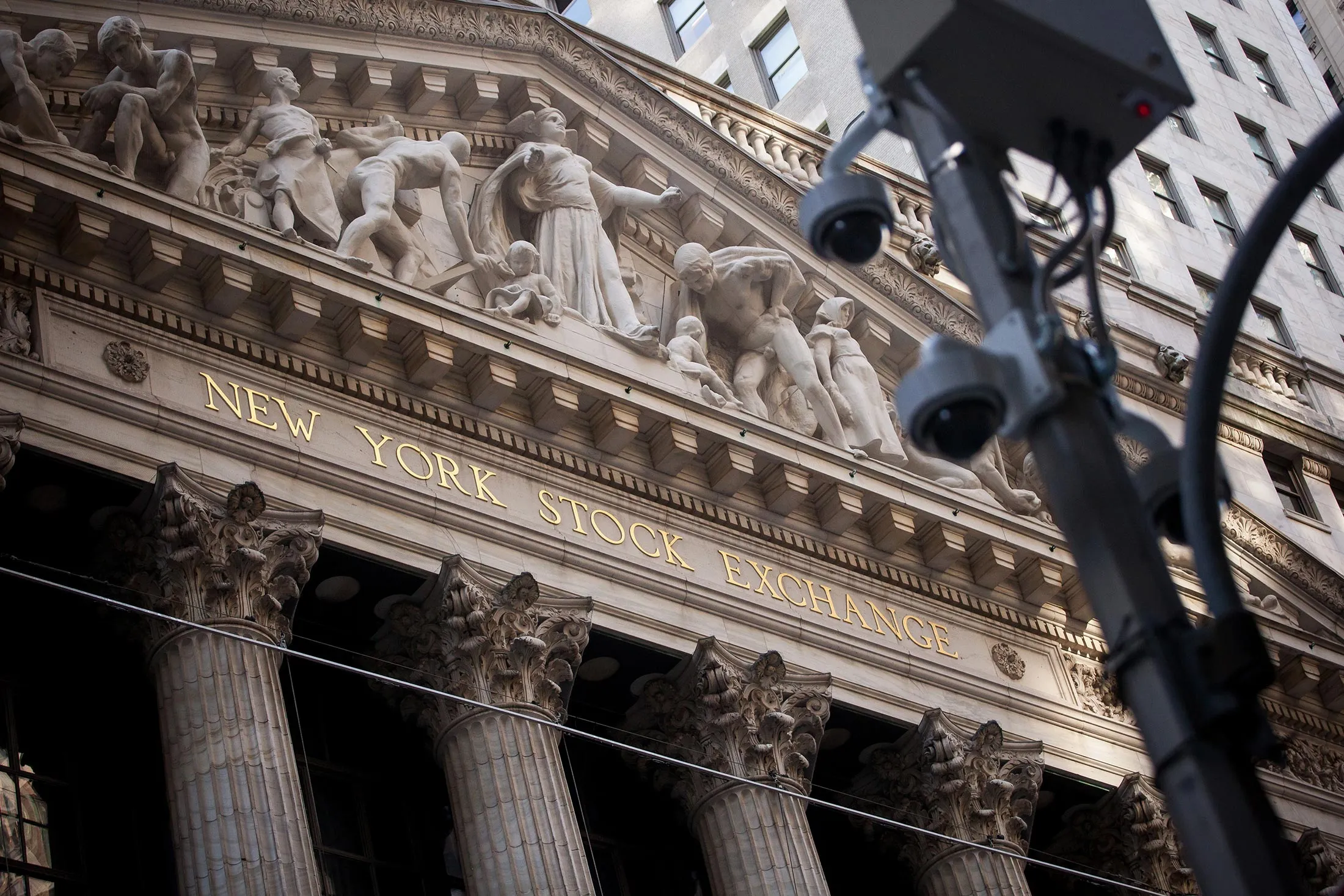 The New York Stock Exchange (NYSE) stands in New York, U.S., on Friday, Jan. 8, 2016.
