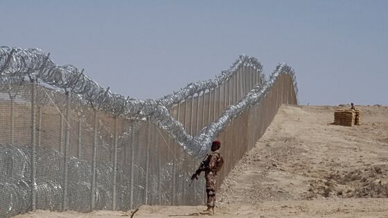 Pakistan Will Add 60,000 Troops to Patrol Afghan Border