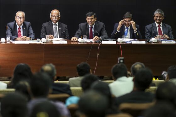 India’s Central Banker Das Faces a Tough Balancing Act
