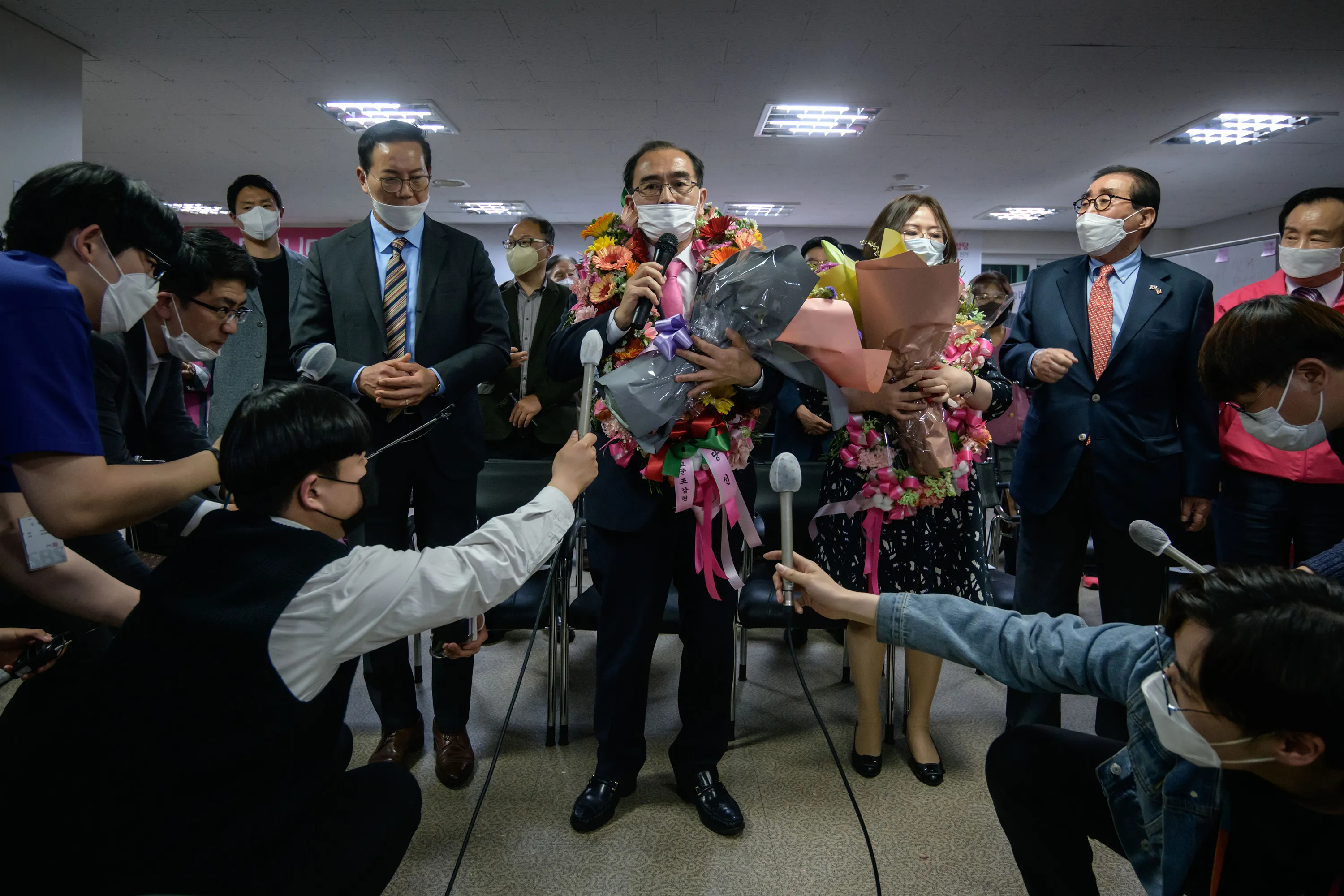 Thae Yong-ho&nbsp;speaks to the media&nbsp;at his campaign headquarters in the Gangnam district of Seoul on April 16.