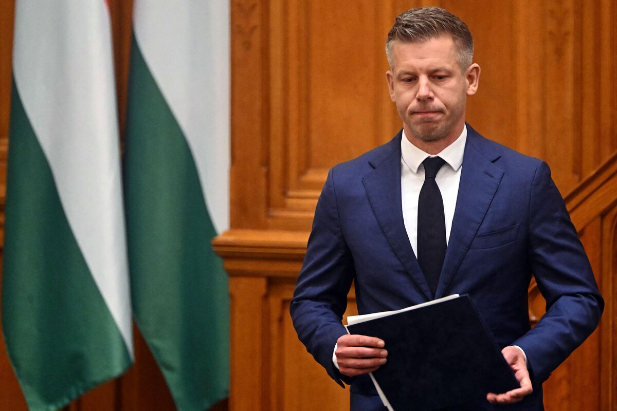 Hungary Narrows Budget Gap to $10.8 Billion After June Surplus