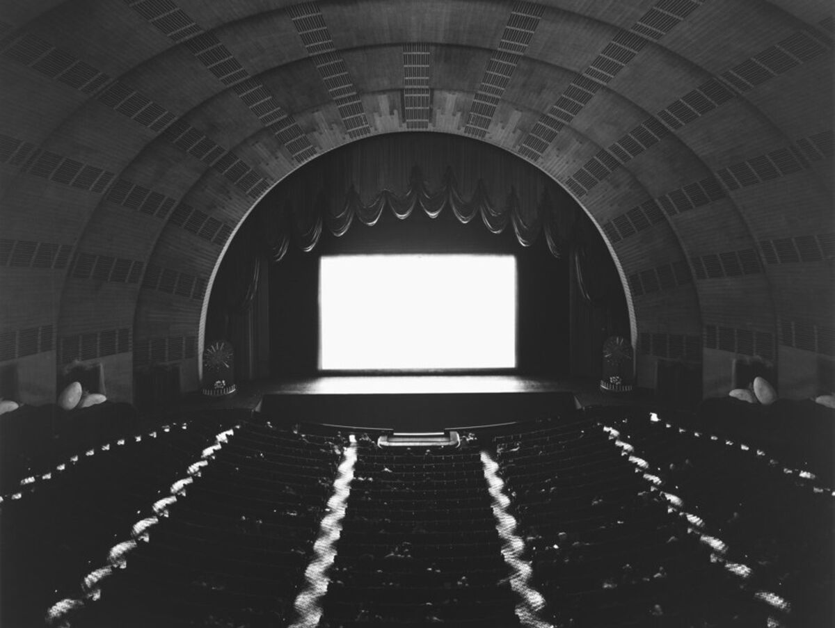 Hiroshi Sugimoto's Ghostly Images of Empty Movie Theaters - Bloomberg