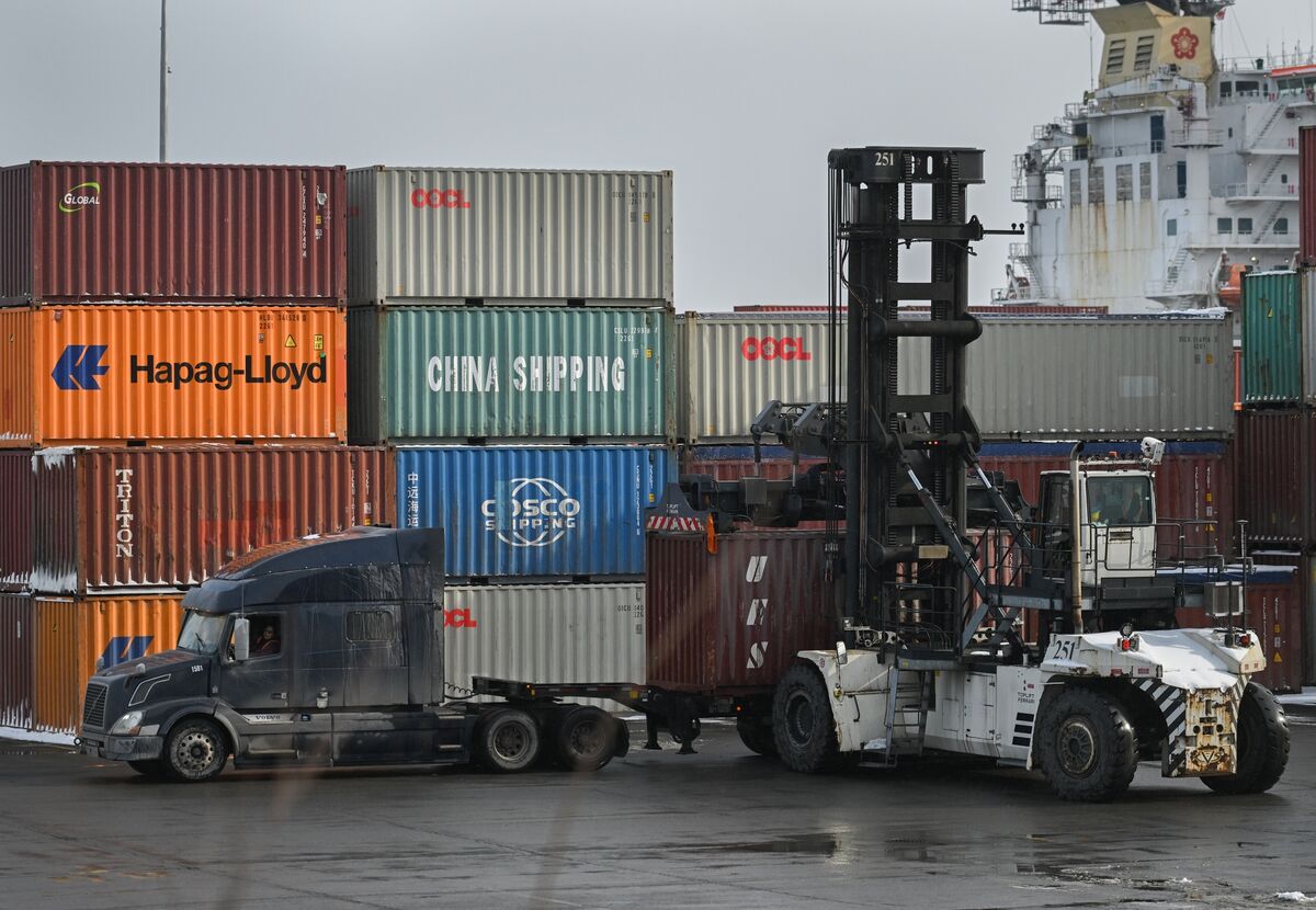 How Canadian Businesses and Banks Learned to Live With Trump’s Trade War