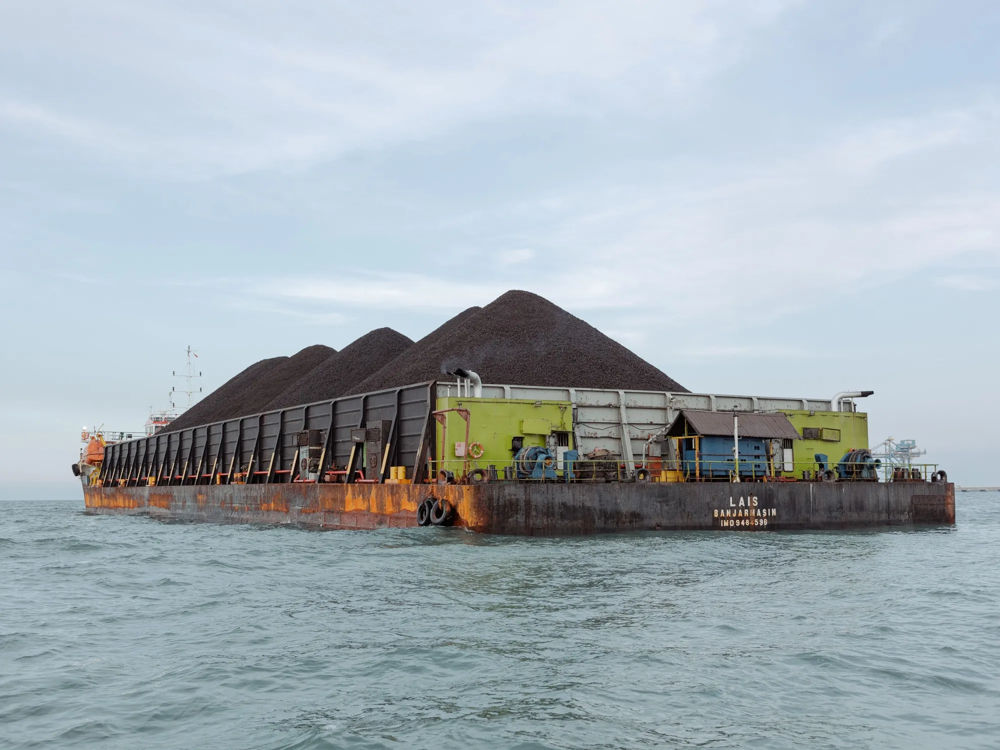 Indonesia Coal Exports Plummet Amid Policy Shifts and Climate Disruptions
