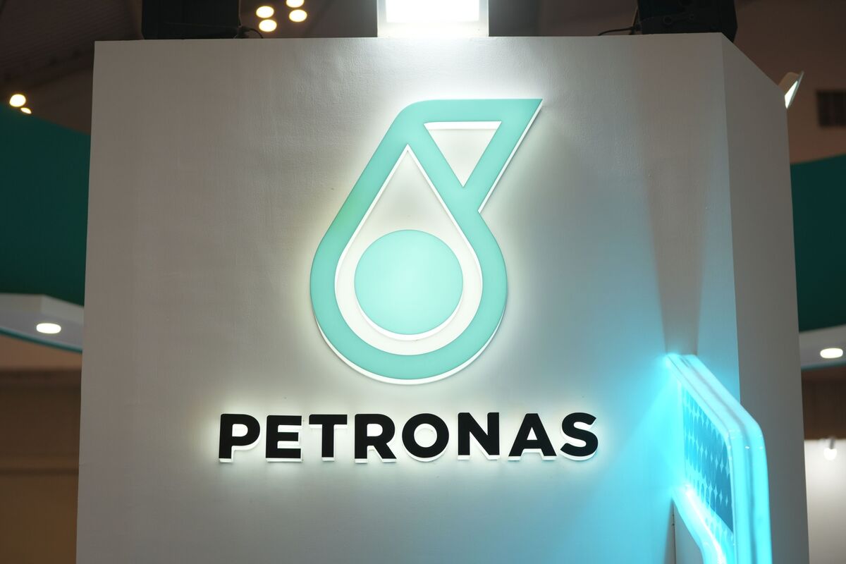 🟪"Petroliam Nasional Bhd. Valuta la Vendita della sua Filiale Canadese"