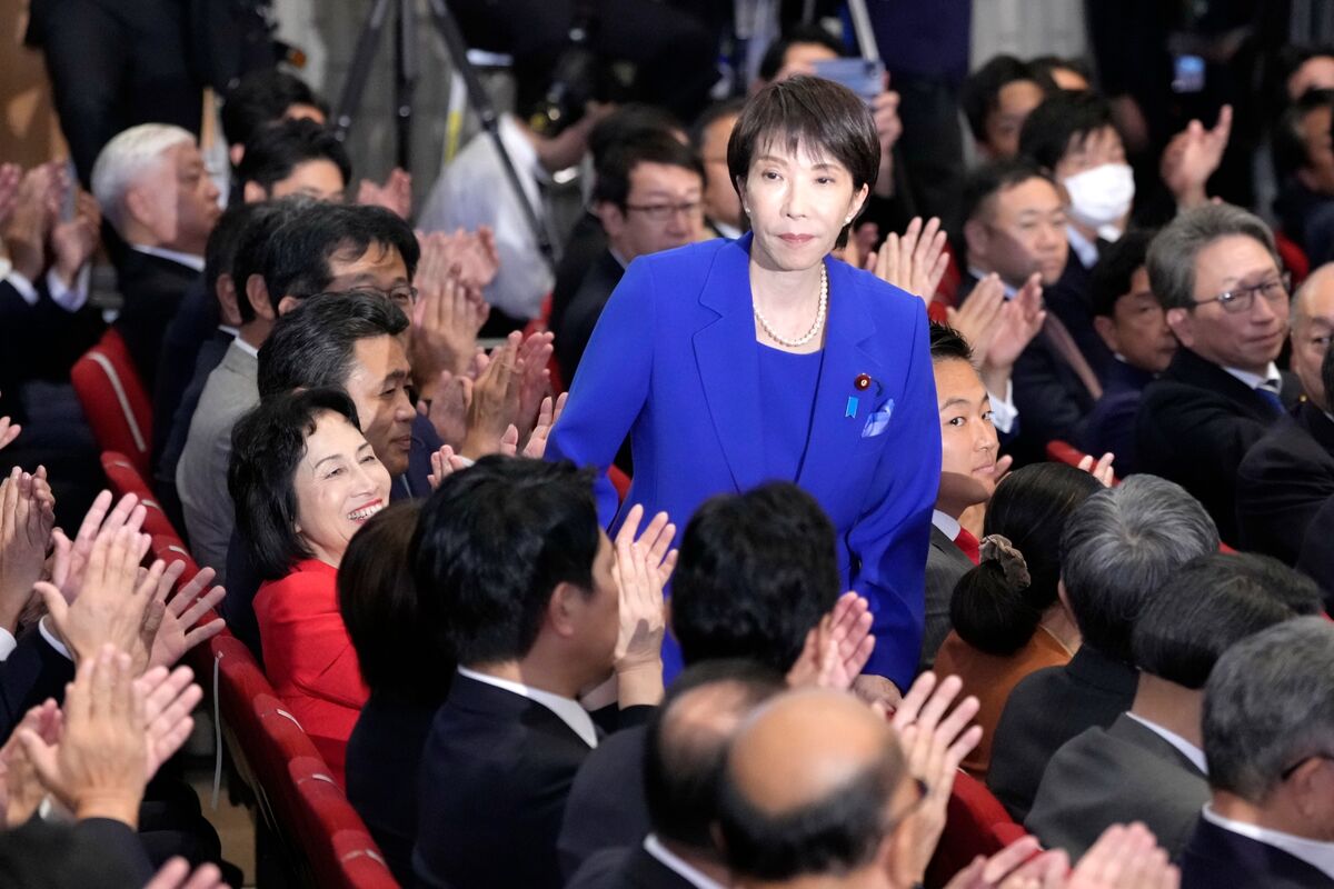 ブルームバーグのニュース記事「市場関係者が見る高市自民新総裁、日銀政策への影響は見方分かれる」の画像