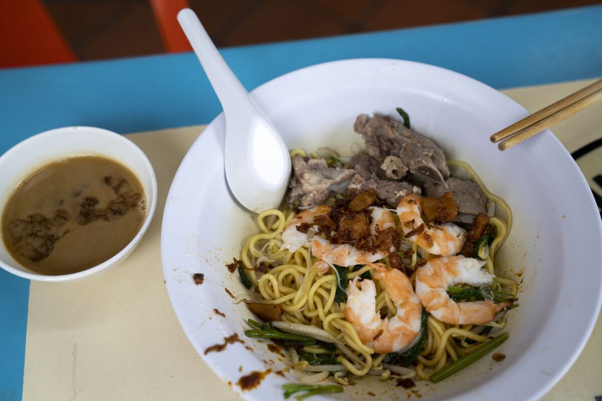 Singapore’s Inflation Hawker Food Prices Rise Most Across All Eateries