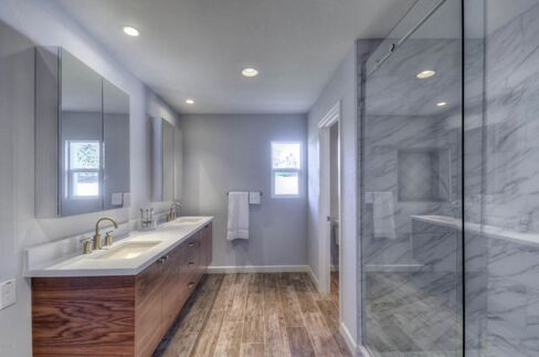 Frameless shower.