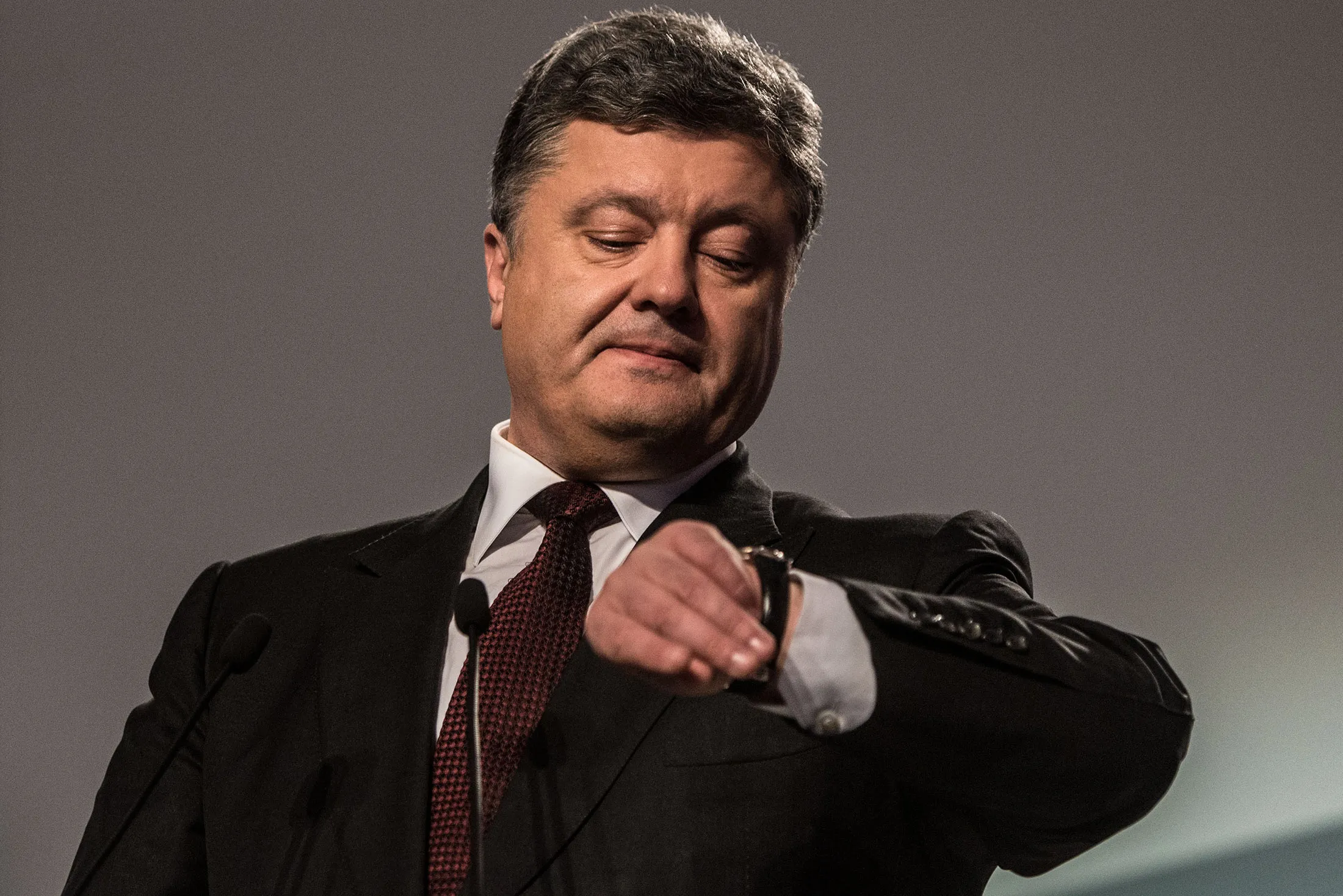 Petro Poroshenko . Ukraine is embroiled in its worst political crisis since its current rulers were swept to power following deadly street protests that ousted the nation’s Kremlin-backed leader.
