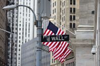 US Stocks Slump As Trump’s Threat To Fire Powell Adds Pressure